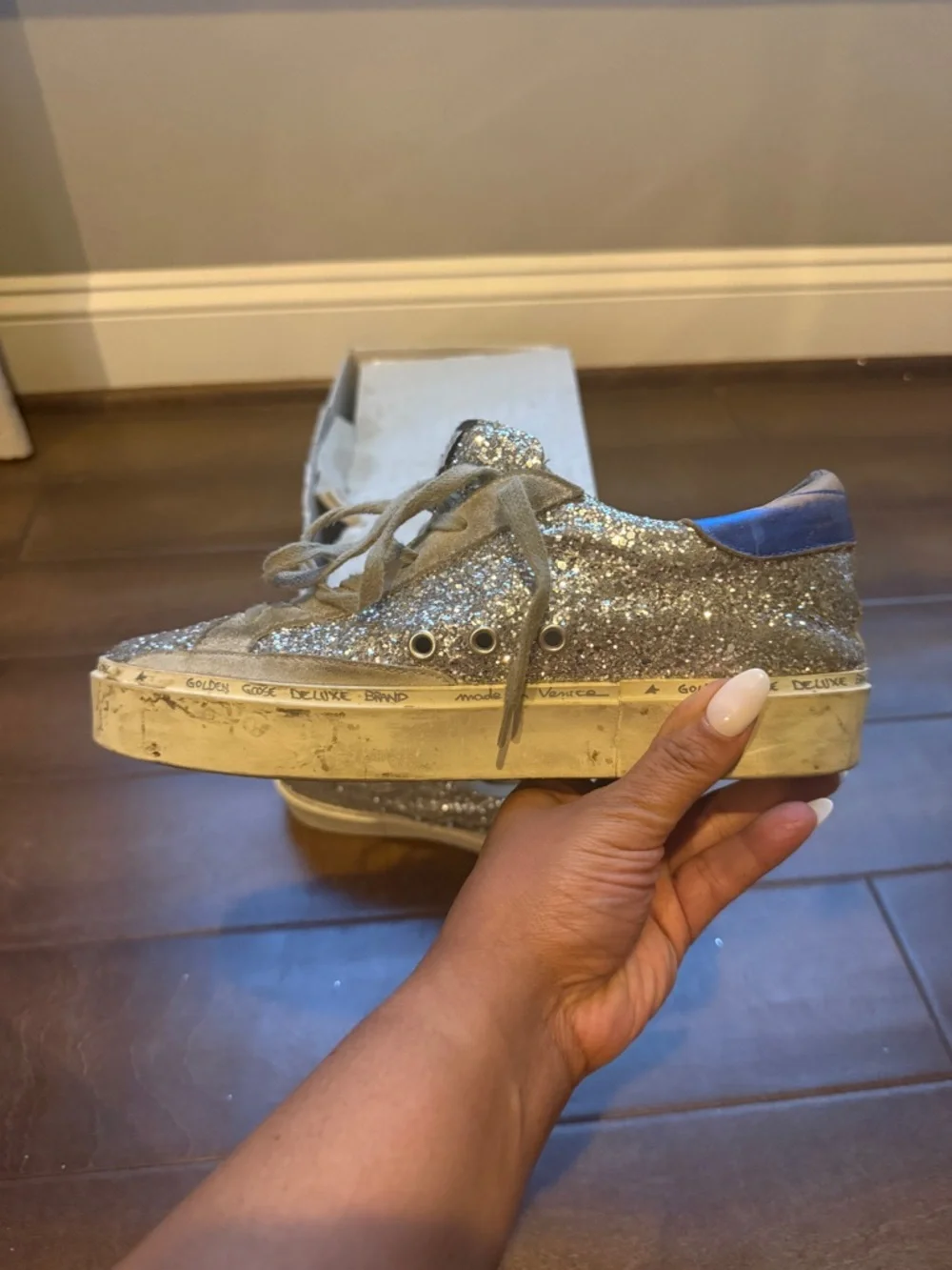 Authentic Golden Goose Glittery Low-Top Sneakers with Metallic Accents - Picture 3 of 7